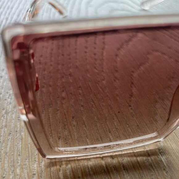 Cheap and chic sunglasses-- with an oversized fashion impact! - Picture 3 of 12